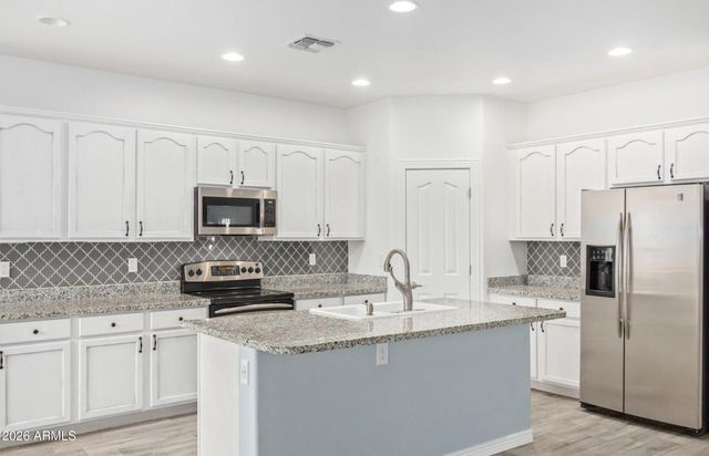 33002 N PEBBLE CREEK Drive, San Tan Valley, AZ 85143