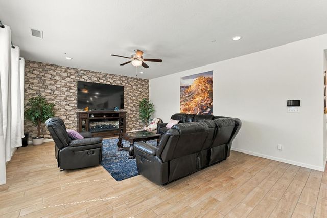 6585 E Huffman Avenue, Fresno, CA 93727