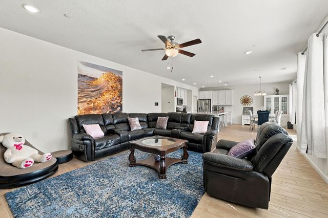 6585 E Huffman Avenue, Fresno, CA 93727