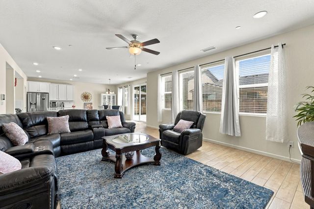 6585 E Huffman Avenue, Fresno, CA 93727