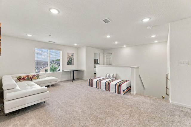 6585 E Huffman Avenue, Fresno, CA 93727