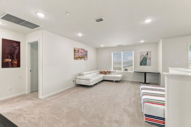 6585 E Huffman Avenue, Fresno, CA 93727