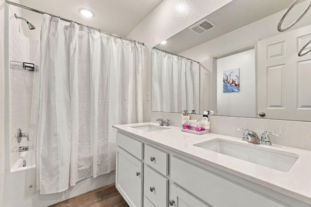 6585 E Huffman Avenue, Fresno, CA 93727