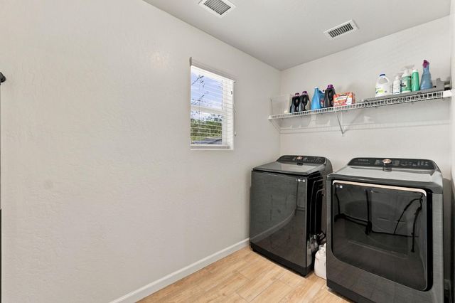 6585 E Huffman Avenue, Fresno, CA 93727
