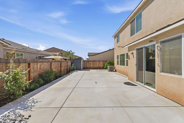 6585 E Huffman Avenue, Fresno, CA 93727