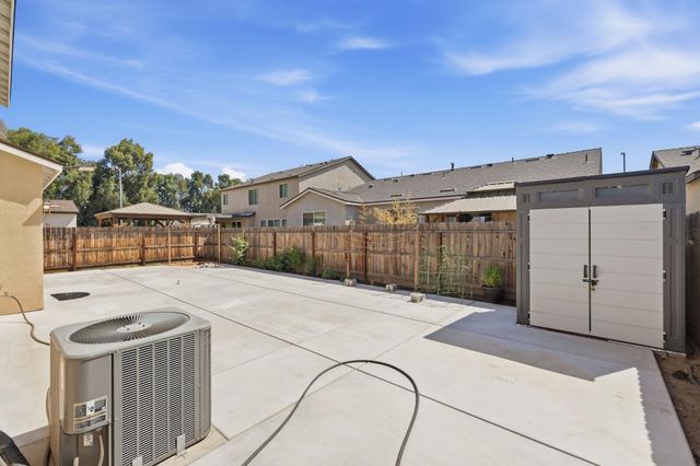 6585 E Huffman Avenue, Fresno, CA 93727