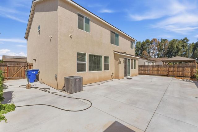 6585 E Huffman Avenue, Fresno, CA 93727