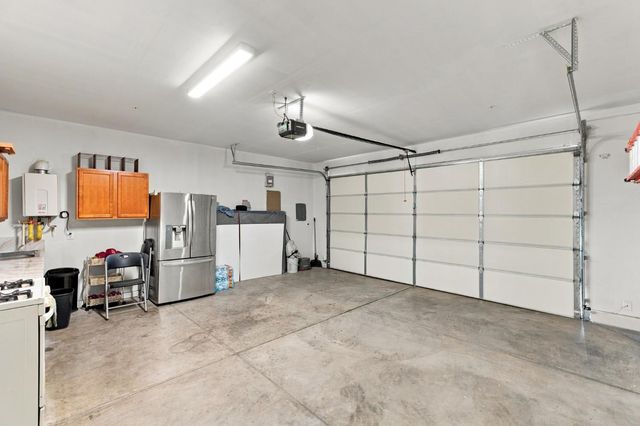 6585 E Huffman Avenue, Fresno, CA 93727