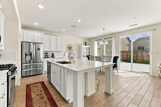 6585 E Huffman Avenue, Fresno, CA 93727