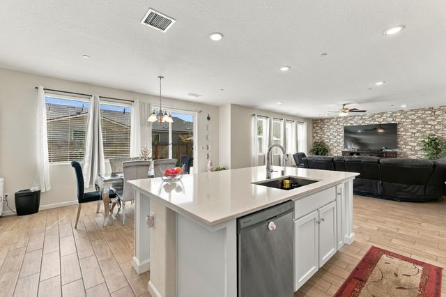 6585 E Huffman Avenue, Fresno, CA 93727
