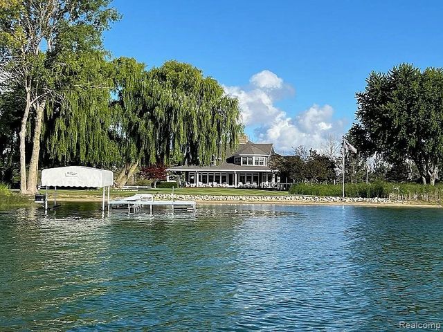 3219 Midway Drive, Onekama Township, MI 49675