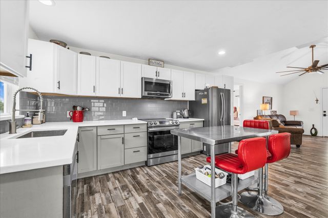 1037 County Road 2004, Glen Rose, TX 76043