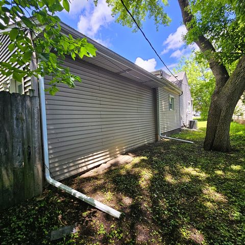 611 Golfview Drive, Round Lake Beach, IL 60073
