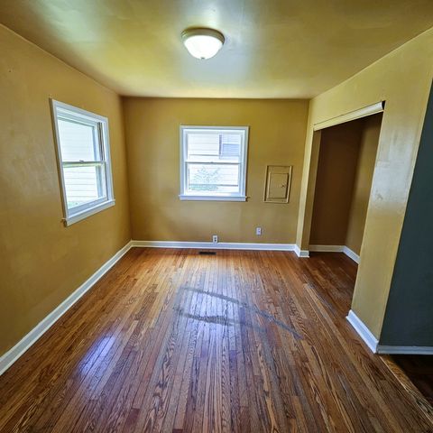 611 Golfview Drive, Round Lake Beach, IL 60073