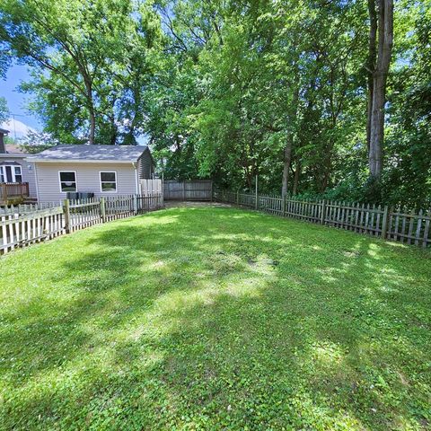 611 Golfview Drive, Round Lake Beach, IL 60073
