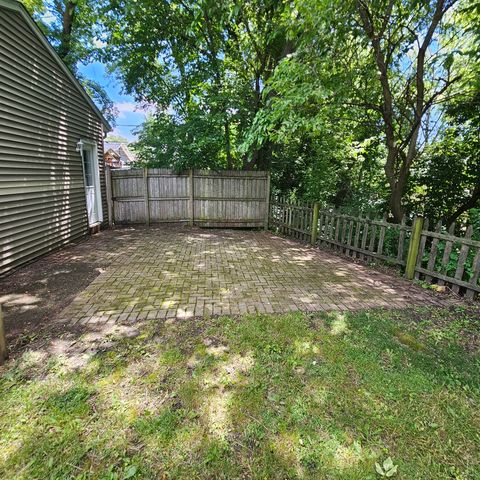 611 Golfview Drive, Round Lake Beach, IL 60073