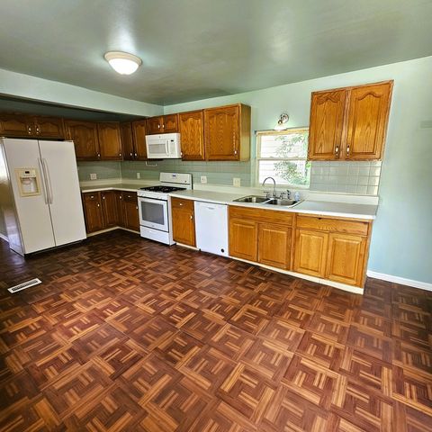 611 Golfview Drive, Round Lake Beach, IL 60073
