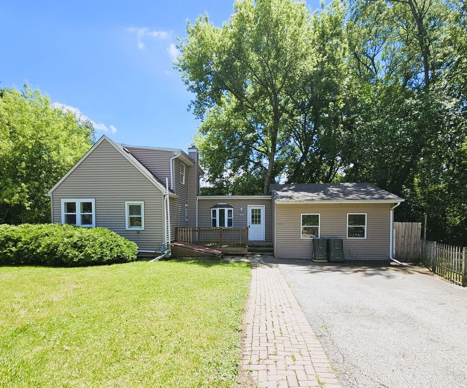611 Golfview Drive, Round Lake Beach, IL 60073