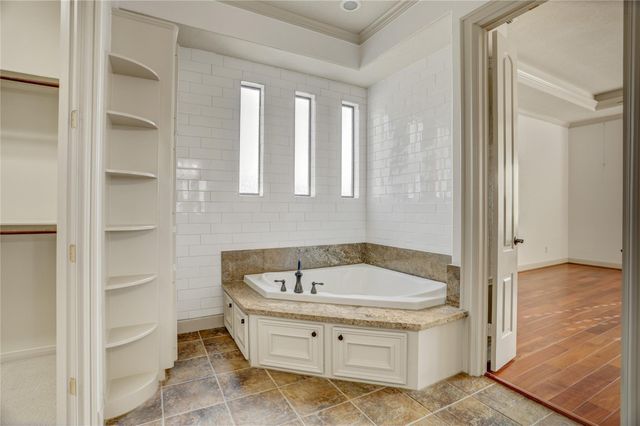 16203 Villa Fontana Way, Houston, TX 77068