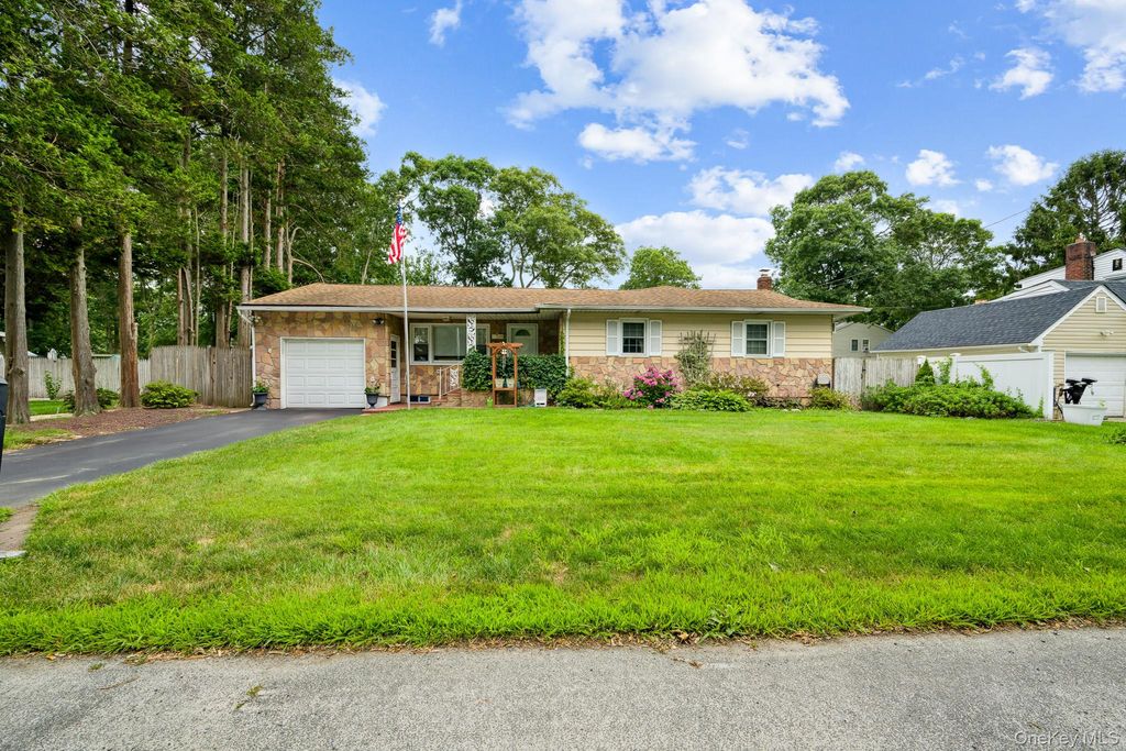 152 Parkwood Drive, Shirley, NY 11967