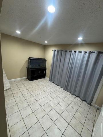 5090 ELMHURST Road C, West Palm Beach, FL 33417