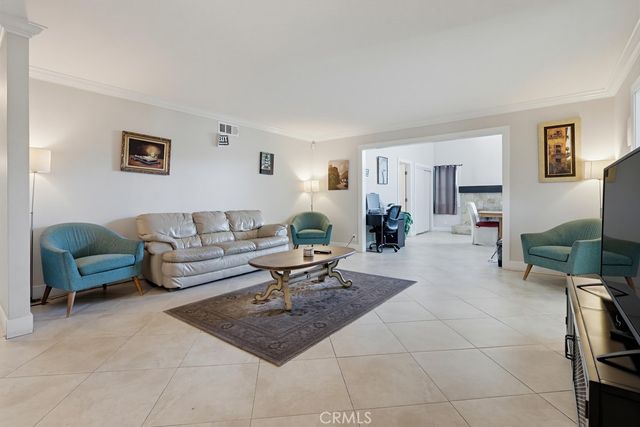 113 W Wilken Way, Anaheim, CA 92802