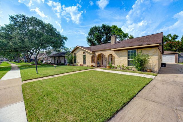 12302 Meadowdale Drive, Meadows Place, TX 77477