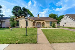 12302 Meadowdale Drive, Meadows Place, TX 77477