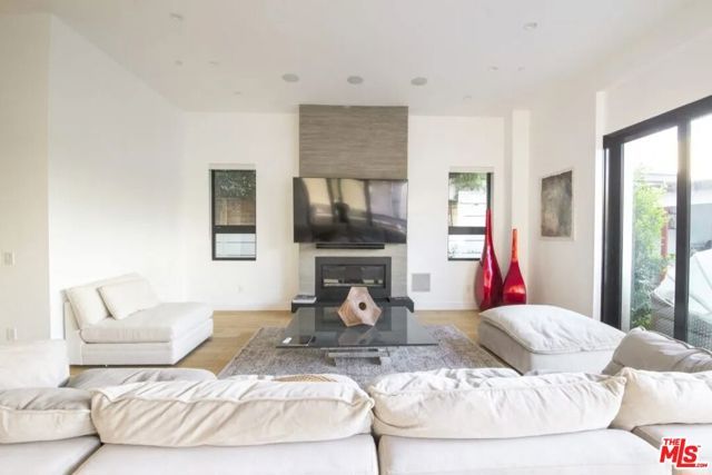748 N Detroit Street, Los Angeles, CA 90046