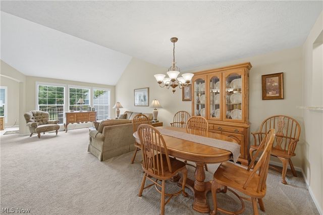 1652 Southpointe Circle NE, Canton, OH 44714