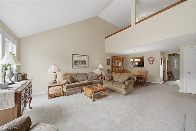 1652 Southpointe Circle NE, Canton, OH 44714