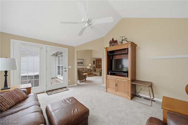 1652 Southpointe Circle NE, Canton, OH 44714