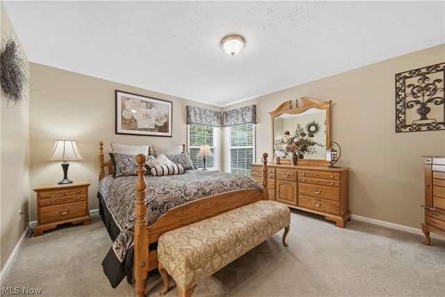 1652 Southpointe Circle NE, Canton, OH 44714