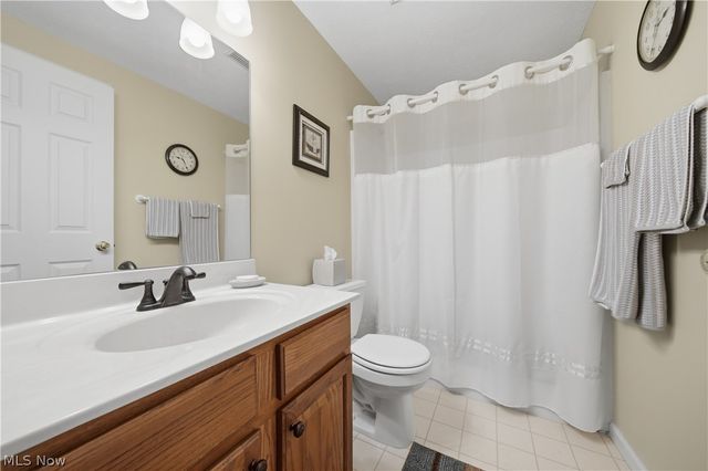 1652 Southpointe Circle NE, Canton, OH 44714