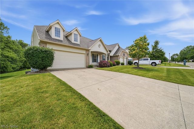 1652 Southpointe Circle NE, Canton, OH 44714