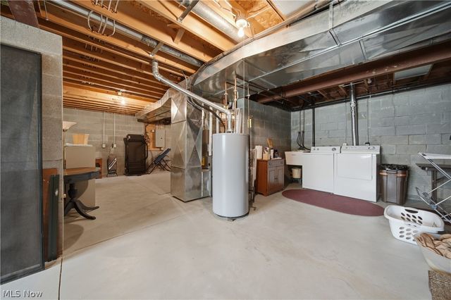 1652 Southpointe Circle NE, Canton, OH 44714