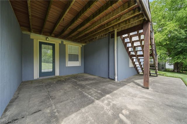 1652 Southpointe Circle NE, Canton, OH 44714