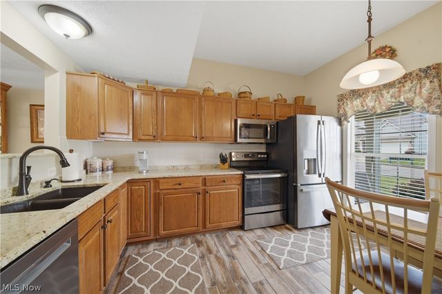 1652 Southpointe Circle NE, Canton, OH 44714