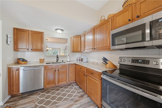 1652 Southpointe Circle NE, Canton, OH 44714