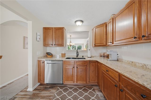 1652 Southpointe Circle NE, Canton, OH 44714