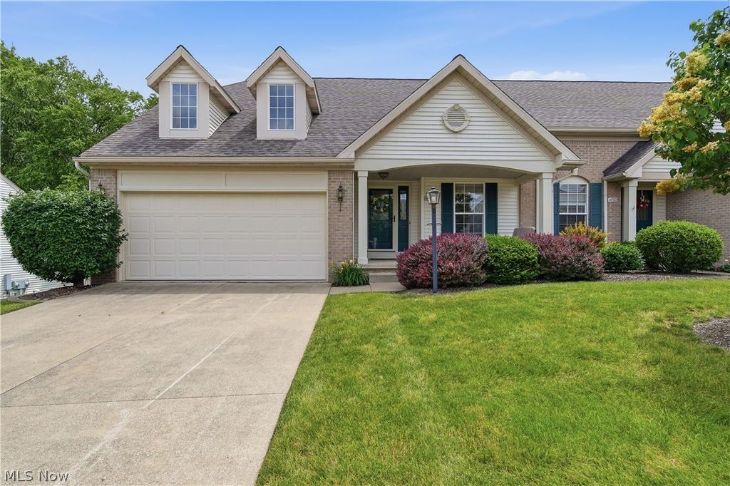 1652 Southpointe Circle NE, Canton, OH 44714