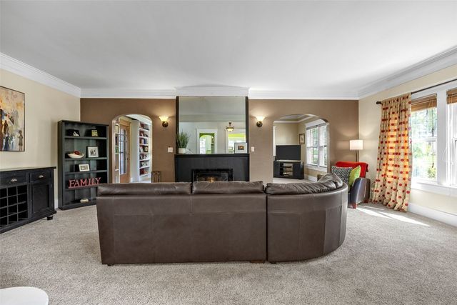 2144 Grande Avenue SE, Cedar Rapids, IA 52403