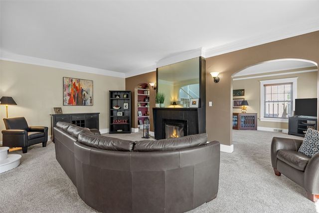 2144 Grande Avenue SE, Cedar Rapids, IA 52403