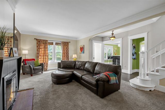 2144 Grande Avenue SE, Cedar Rapids, IA 52403