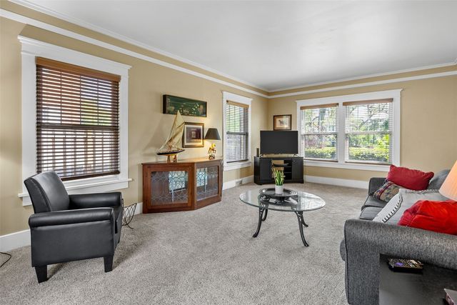 2144 Grande Avenue SE, Cedar Rapids, IA 52403
