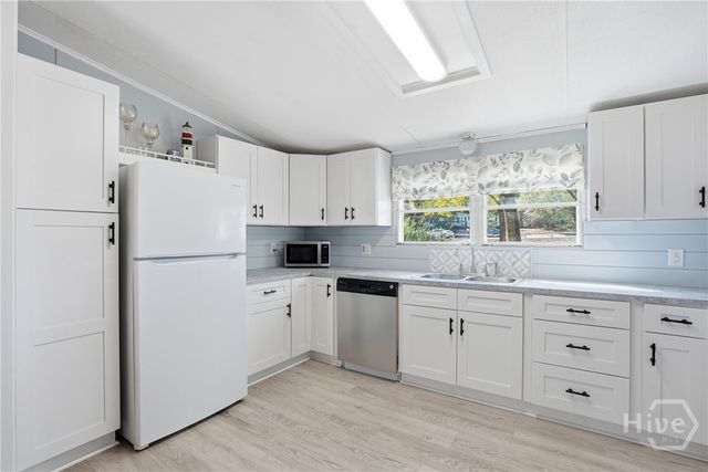 124 Edgewater Drive, Bloomingdale, GA 31302