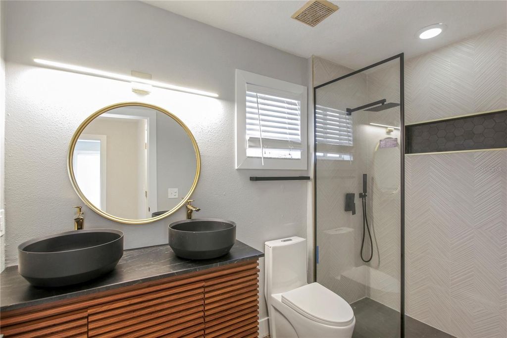 Image 16 of property listing at 822 POLK STREET, Orlando, FL 32805