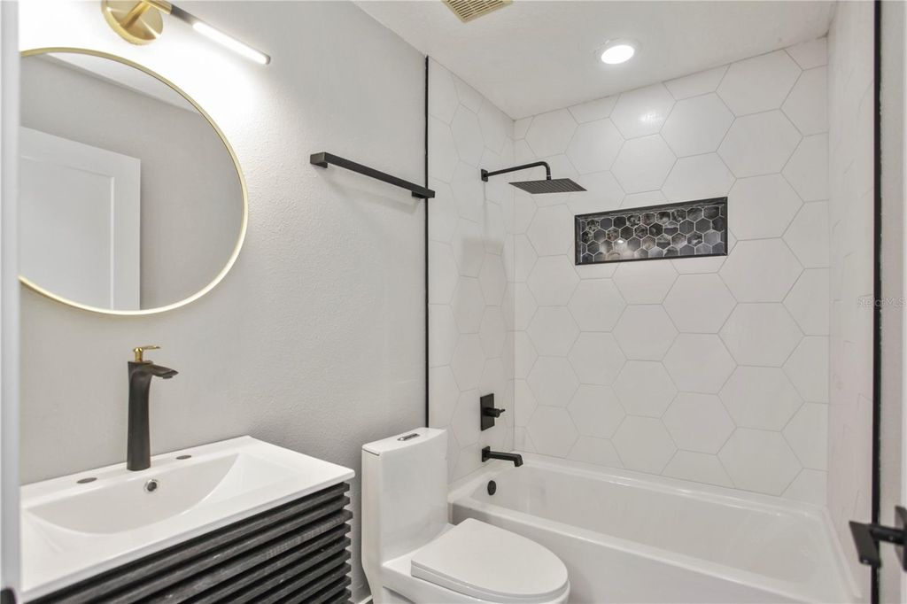 Image 23 of property listing at 822 POLK STREET, Orlando, FL 32805