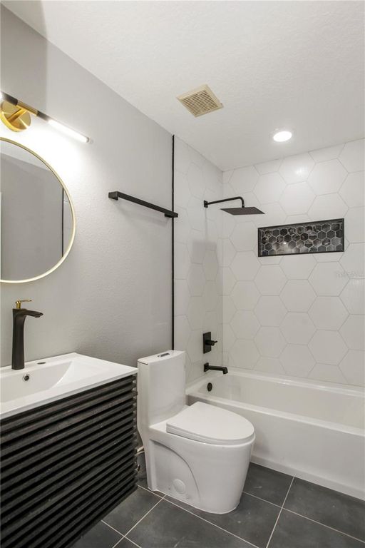 Image 24 of property listing at 822 POLK STREET, Orlando, FL 32805