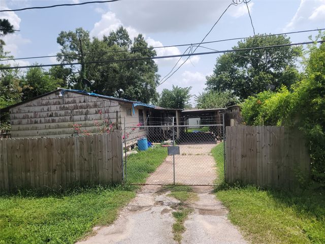 9406 Caddo Road, Houston, TX 77078
